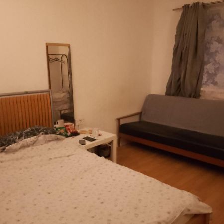 Private Rooms In 3 Bedroom Flat!! London Exterior photo