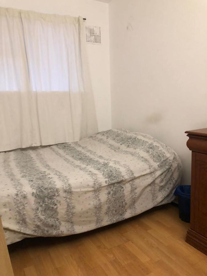 Private Rooms In 3 Bedroom Flat!! London Exterior photo