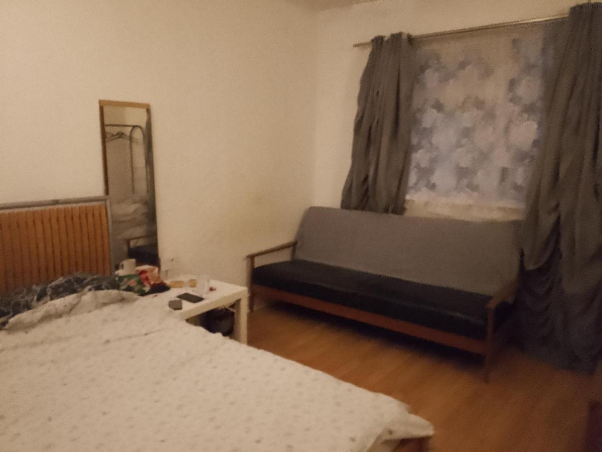 Private Rooms In 3 Bedroom Flat!! London Exterior photo